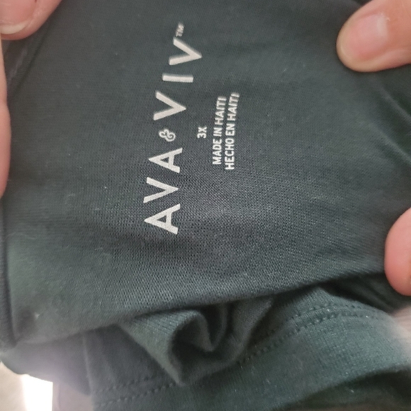 Ava & Viv 3Xl Hunter Green and Burgundy tops - Picture 3 of 6